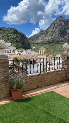 Foto 2 de Casa adossada en venda a Montejaque de 3 habitacions amb terrassa i jardí