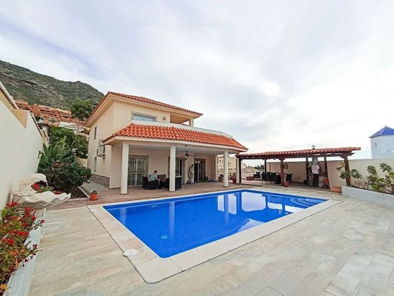 Foto 1 de Alquiler de chalet en Costa Adeje de 4 habitaciones con terraza y piscina