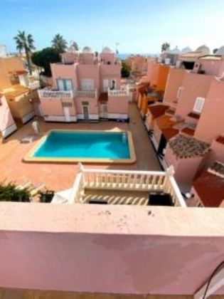 Foto 1 de Casa en venda a calle Jacinto Benavente Torrevieja Ali de 3 habitacions amb terrassa i piscina