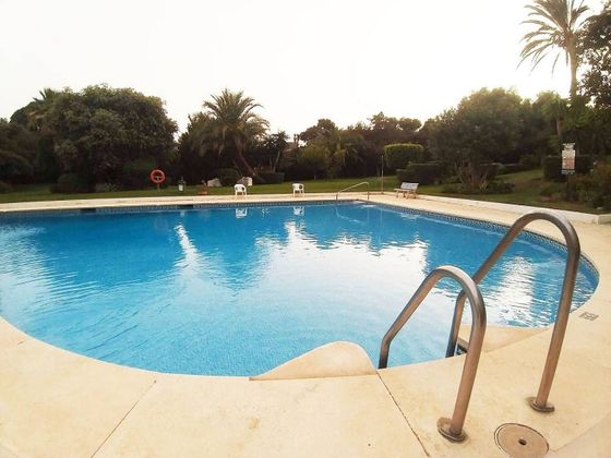 Foto 1 de Estudi en lloguer a calle De Las Golondrinas amb terrassa i piscina