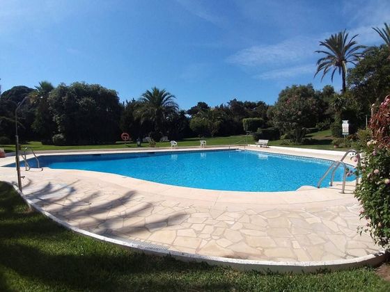 Foto 1 de Alquiler de estudio en Cabo Pino - Reserva de Marbella con terraza y piscina