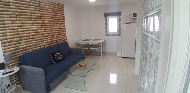 Foto 2 de Alquiler de piso en calle De Cuba de 1 habitación con muebles y aire acondicionado