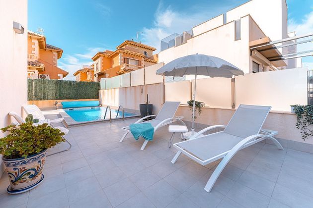 Foto 2 de Casa en venda a calle César Mateo Cid de 5 habitacions amb terrassa i piscina