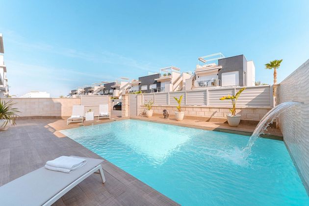 Foto 2 de Casa en venda a urbanización Lugar Residencial Da Vinci de 4 habitacions amb terrassa i piscina
