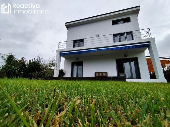 Foto 2 de Chalet en venta en Ribeira de 3 habitaciones con terraza y garaje
