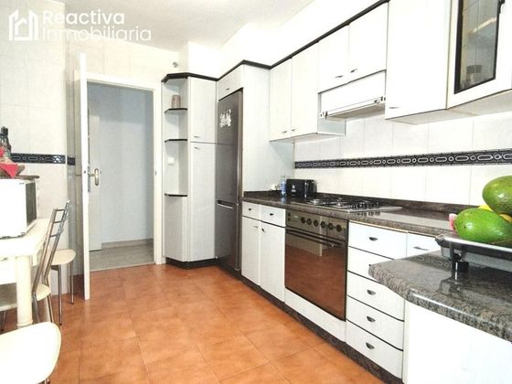 Foto 2 de Piso en venta en calle Raxoeira de 3 habitaciones con garaje y calefacción