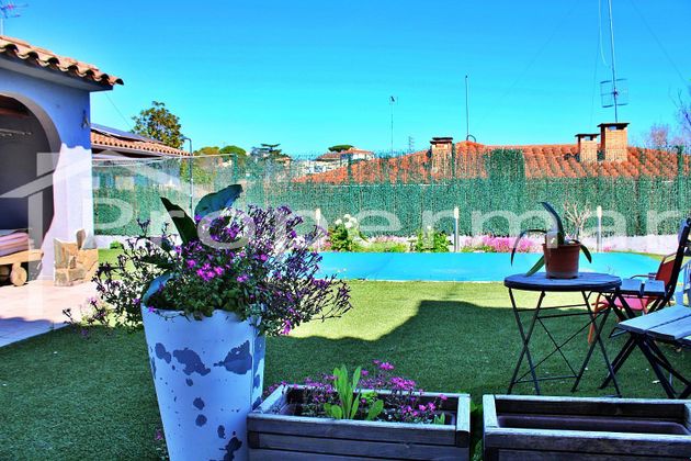 Foto 1 de Chalet en venta en Canovelles de 4 habitaciones con terraza y piscina