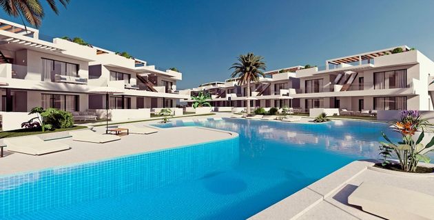 Foto 1 de Ático en venta en Cala de Finestrat de 3 habitaciones con terraza y piscina