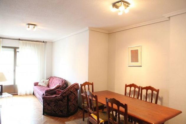 Foto 2 de Piso en alquiler en calle Don Juan José Martín de 3 habitaciones con terraza y muebles
