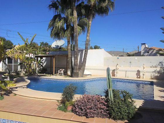 Foto 1 de Venta de chalet en calle De Los Almendros de 3 habitaciones con terraza y piscina