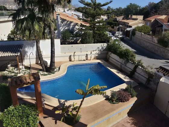 Foto 2 de Venta de chalet en calle De Los Almendros de 3 habitaciones con terraza y piscina