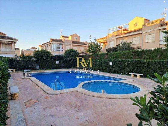 Foto 1 de Dúplex en venda a Nueva Torrevieja - Aguas Nuevas de 2 habitacions amb terrassa i piscina
