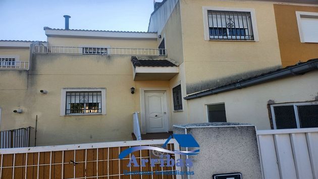 Foto 1 de Casa adosada en venta en Escalona de 4 habitaciones con terraza y garaje