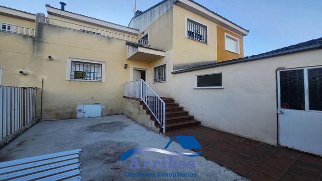 Foto 2 de Casa adosada en venta en Escalona de 4 habitaciones con terraza y garaje