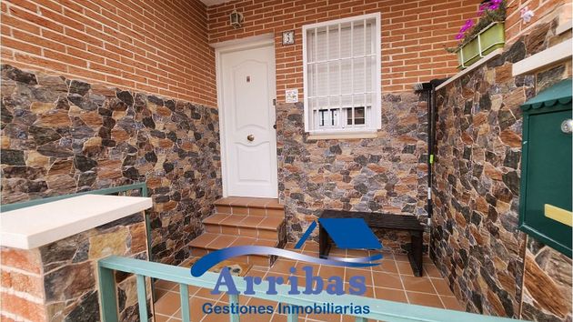 Foto 2 de Casa adossada en venda a Hormigos de 4 habitacions amb piscina i garatge
