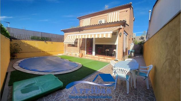 Foto 2 de Xalet en venda a Escalona de 3 habitacions amb piscina i jardí