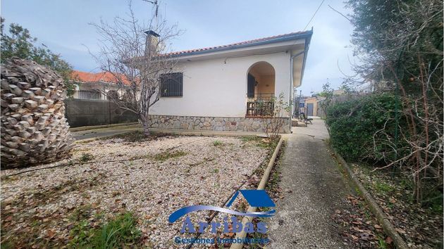 Foto 2 de Venta de chalet en Casar de Escalona (El) de 3 habitaciones con piscina y jardín