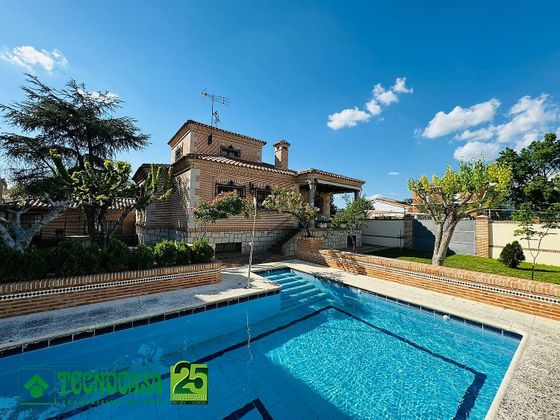 Foto 2 de Chalet en venta en Burguillos de Toledo de 4 habitaciones con terraza y piscina