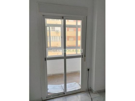 Foto 2 de Alquiler de piso en Cortadura - Zona Franca  de 3 habitaciones con terraza y ascensor