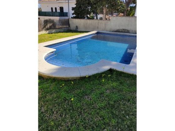 Foto 2 de Casa en venta en calle El Delfín de 4 habitaciones con piscina