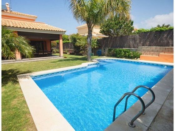 Foto 2 de Casa en lloguer a avenida Andorra de 4 habitacions amb terrassa i piscina