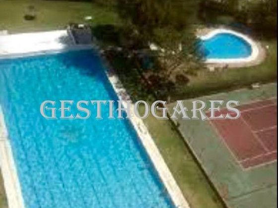 Foto 1 de Pis en lloguer a Valdelagrana de 3 habitacions amb terrassa i piscina
