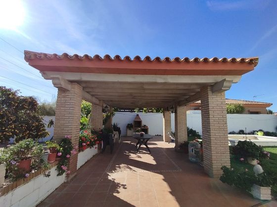 Foto 1 de Chalet en venta en Ctra Sanlúcar-Zona Cuatro Pinos de 4 habitaciones con piscina y garaje
