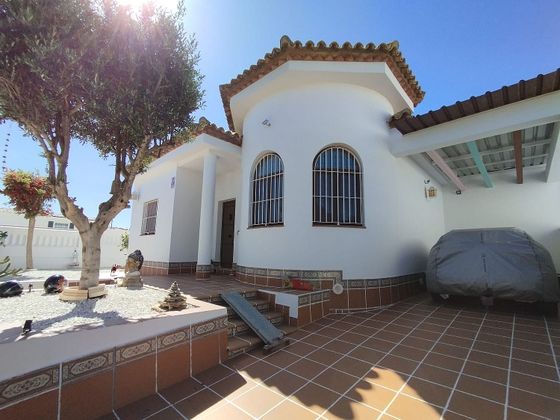 Foto 1 de Casa en venda a Las Lagunas - Campano de 3 habitacions amb piscina i aire acondicionat