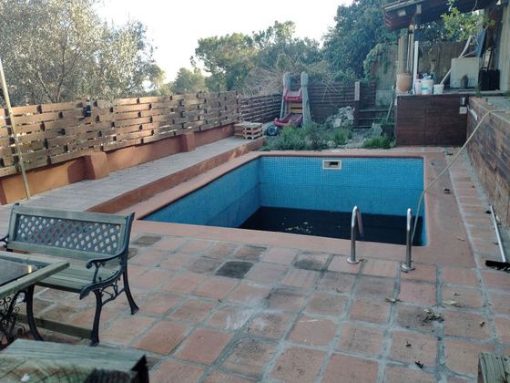 Foto 1 de Venta de chalet en Castellnou - Can Mir - Sant Muç de 4 habitaciones con terraza y piscina
