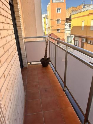 Foto 2 de Venta de piso en Amposta de 3 habitaciones con terraza y balcón