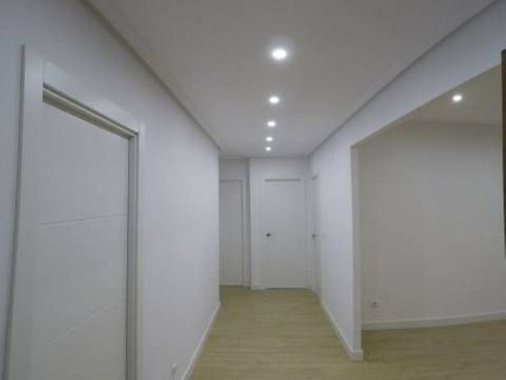 Foto 2 de Piso en venta en calle Camelias de 3 habitaciones con balcón y calefacción