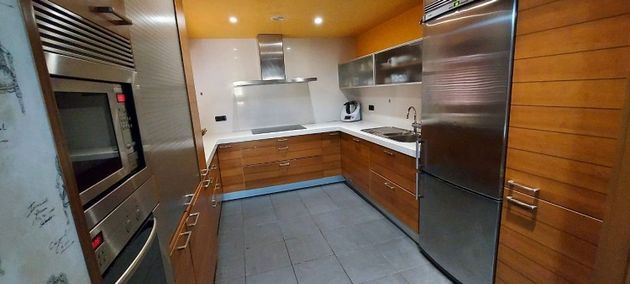 Foto 2 de Piso en venta en calle Curros Enriquez de 4 habitaciones con terraza y garaje