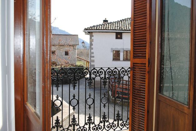 Foto 1 de Xalet en venda a calle San Vicente de 4 habitacions amb jardí i balcó