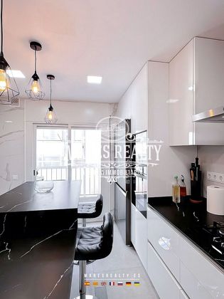 Foto 2 de Venta de piso en Rocafonda de 4 habitaciones con terraza y aire acondicionado