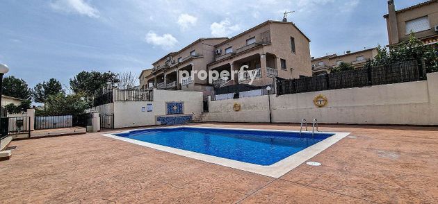 Foto 1 de Casa en venda a Pobla de Montornès, la de 3 habitacions amb terrassa i piscina