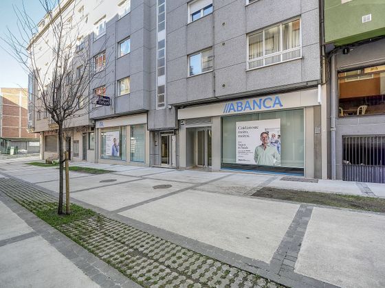 Foto 1 de Pis en venda a calle Ourense de 5 habitacions amb terrassa i calefacció