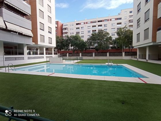 Foto 1 de Venta de piso en Martín Carpena - Torre del Río de 4 habitaciones con terraza y piscina