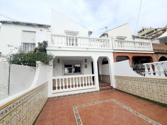 Foto 2 de Casa adosada en venta en La Cala del Moral de 4 habitaciones con terraza y balcón
