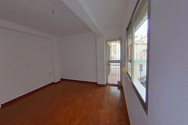 Foto 2 de Venta de piso en Capuchinos de 4 habitaciones y 97 m²