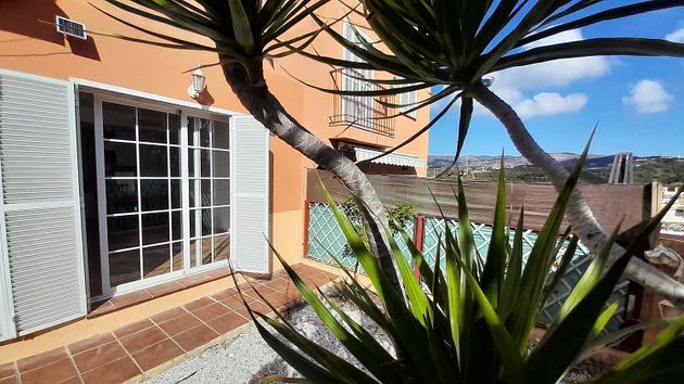 Foto 1 de Casa adosada en venta en Benajarafe – Almayate de 3 habitaciones con terraza y piscina
