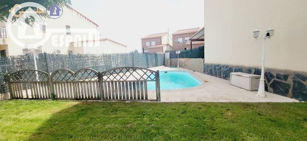 Foto 1 de Venta de chalet en Casar de Escalona (El) de 3 habitaciones con terraza y piscina