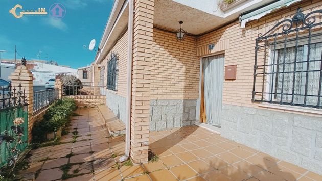 Foto 2 de Xalet en venda a Noez de 4 habitacions amb terrassa i garatge