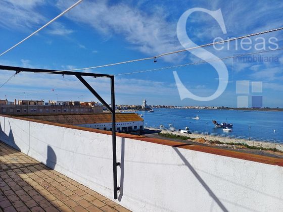 Foto 1 de Pis en venda a Isla Cristina ciudad de 4 habitacions amb terrassa i ascensor