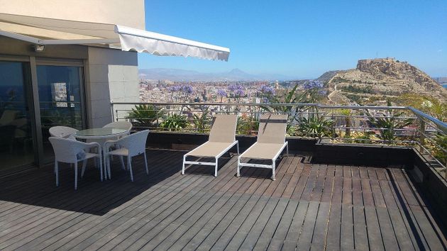 Foto 2 de Àtic en venda a calle Poeta Vila y Blanco de 2 habitacions amb terrassa i aire acondicionat