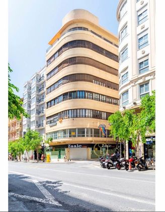 Foto 2 de Pis en venda a calle Girona de 4 habitacions amb terrassa i balcó
