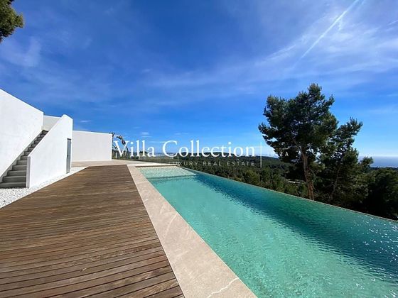 Foto 1 de Xalet en venda a Es Cubells de 5 habitacions amb terrassa i piscina