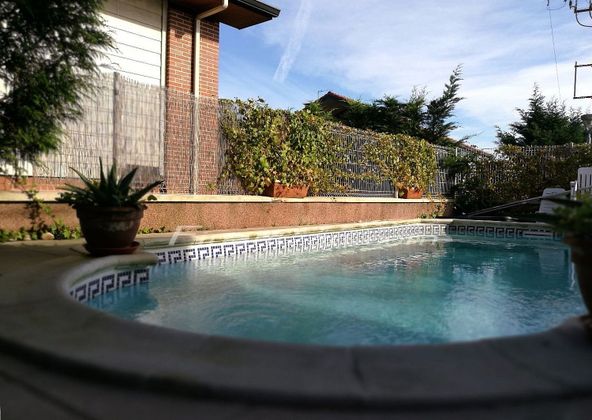 Foto 1 de Casa en venda a Ortuella de 4 habitacions amb terrassa i piscina