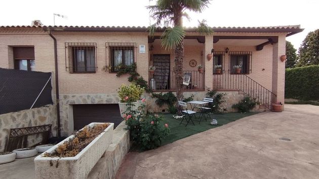 Foto 1 de Casa en venta en Argés de 4 habitaciones con terraza y piscina