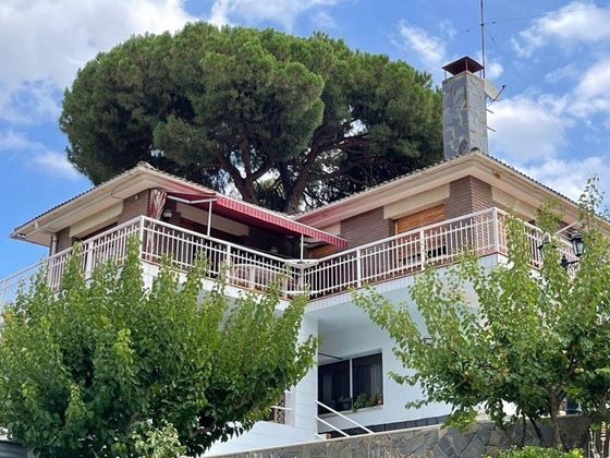 Foto 2 de Casa en venta en calle De la Segarra de 6 habitaciones con terraza y piscina