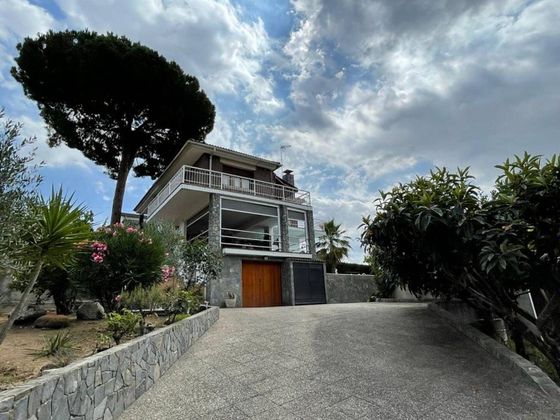 Foto 1 de Casa en venda a calle De la Segarra de 6 habitacions amb terrassa i piscina